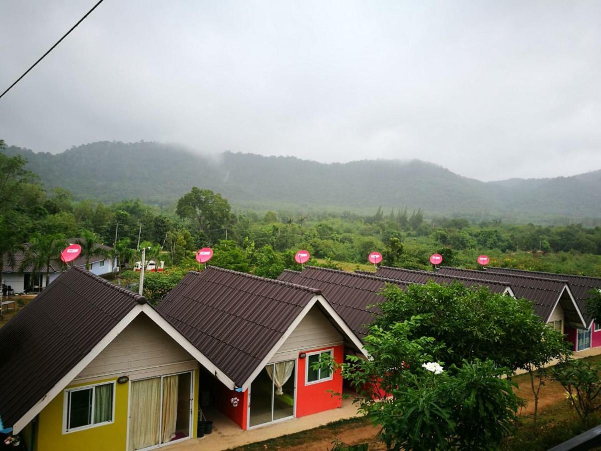 Baan Rai Pray Rung Kaeng Krachan Ban Tha Ling Lom Eksteriør billede